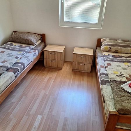 플루지네 Apartman Ognjenovic 아파트 외부 사진