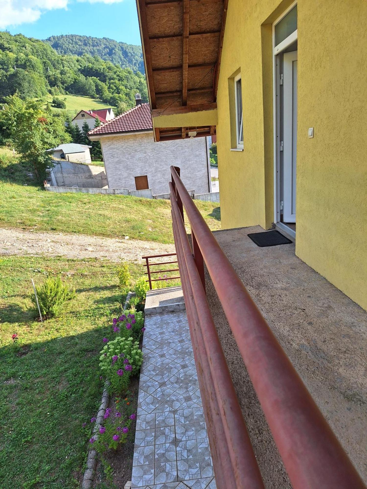 플루지네 Apartman Ognjenovic 아파트 외부 사진