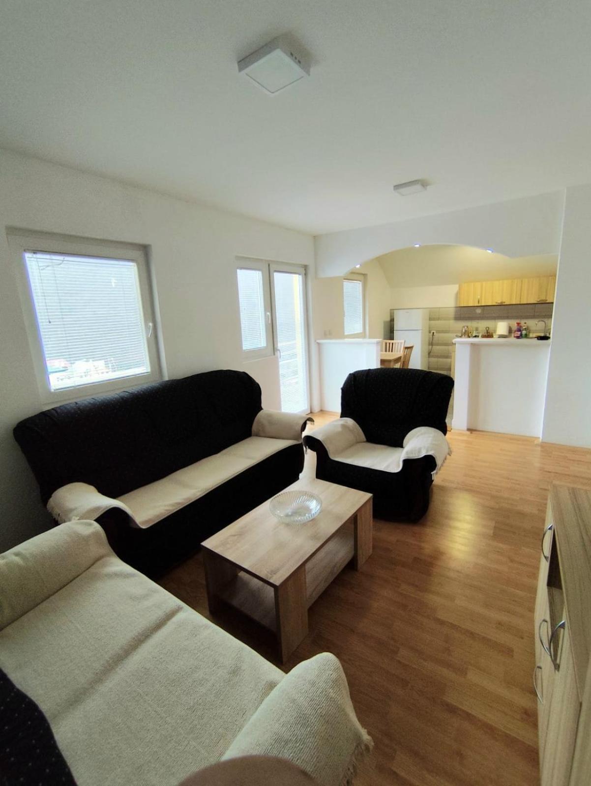 플루지네 Apartman Ognjenovic 아파트 외부 사진